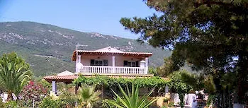 Tetraktys Estate Beachside υδωρ * Ágios Matthaíos